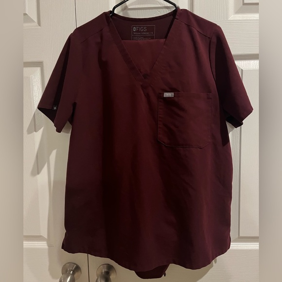 XL FIGS Catarina 1 pocket top XL FIGS Kade Cargo pant in Burgundy. STAIN on pant - Picture 1 of 6